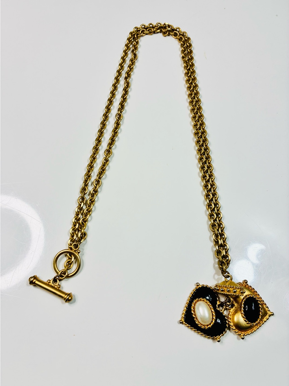 2019 Pascal Hubert ‘Tudor Heart’ Reversible Pendant Gold Chainlink Necklace EUC